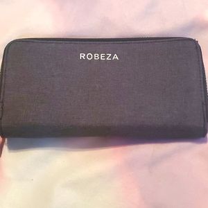 Robeza Wallet NWOT